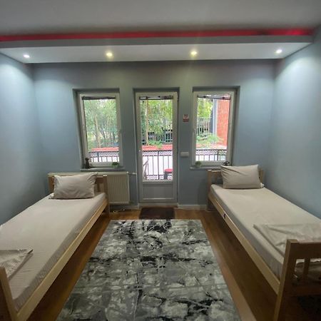 City Park Hostel Pristina Extérieur photo