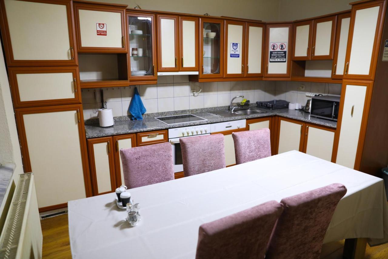 City Park Hostel Pristina Extérieur photo