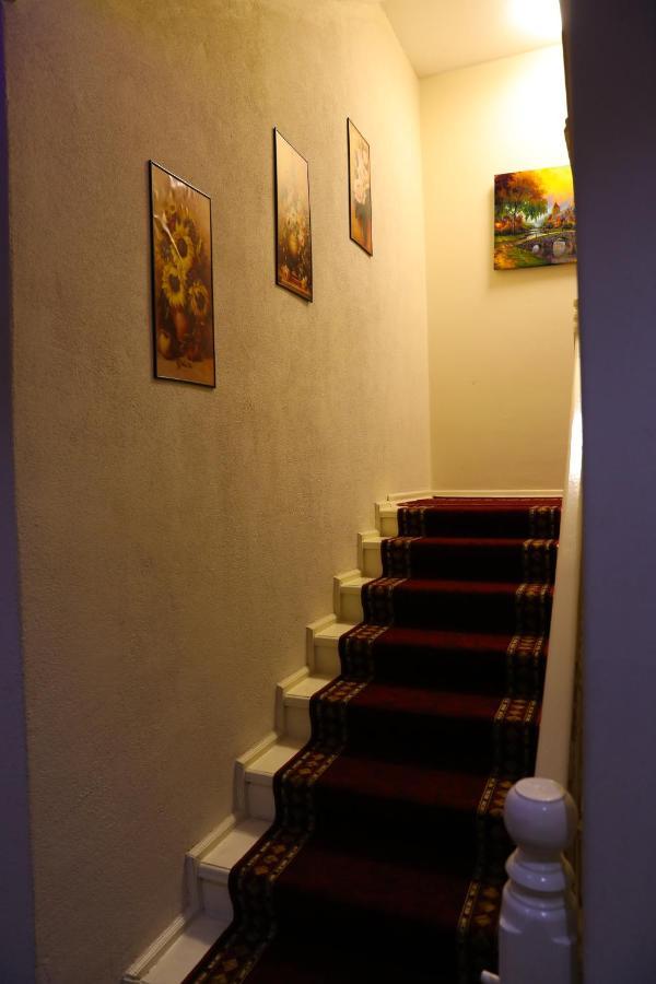 City Park Hostel Pristina Extérieur photo