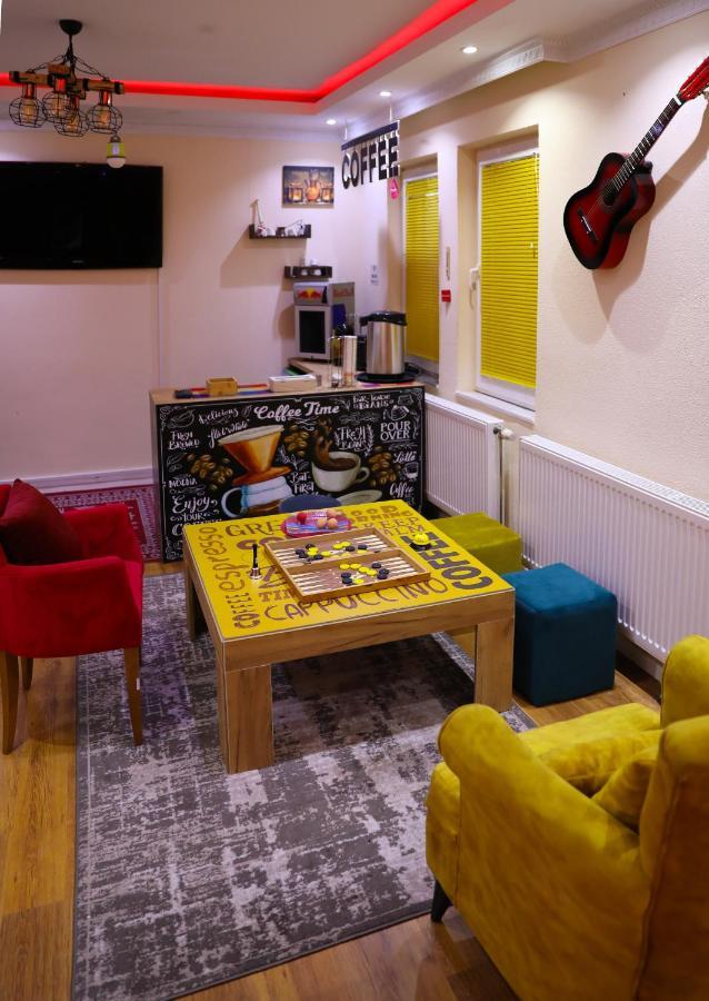 City Park Hostel Pristina Extérieur photo