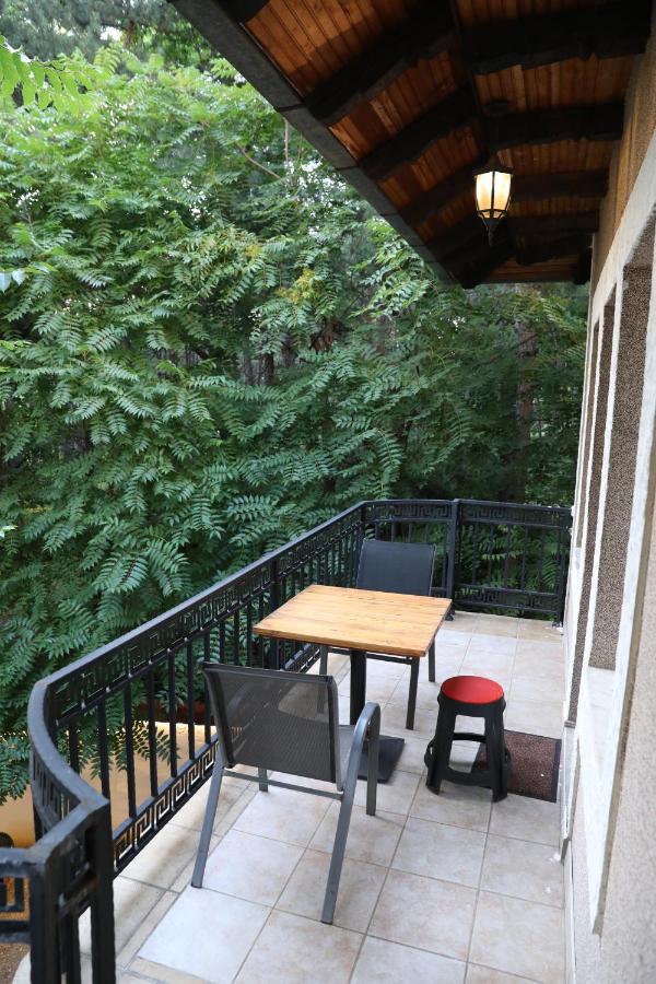 City Park Hostel Pristina Extérieur photo