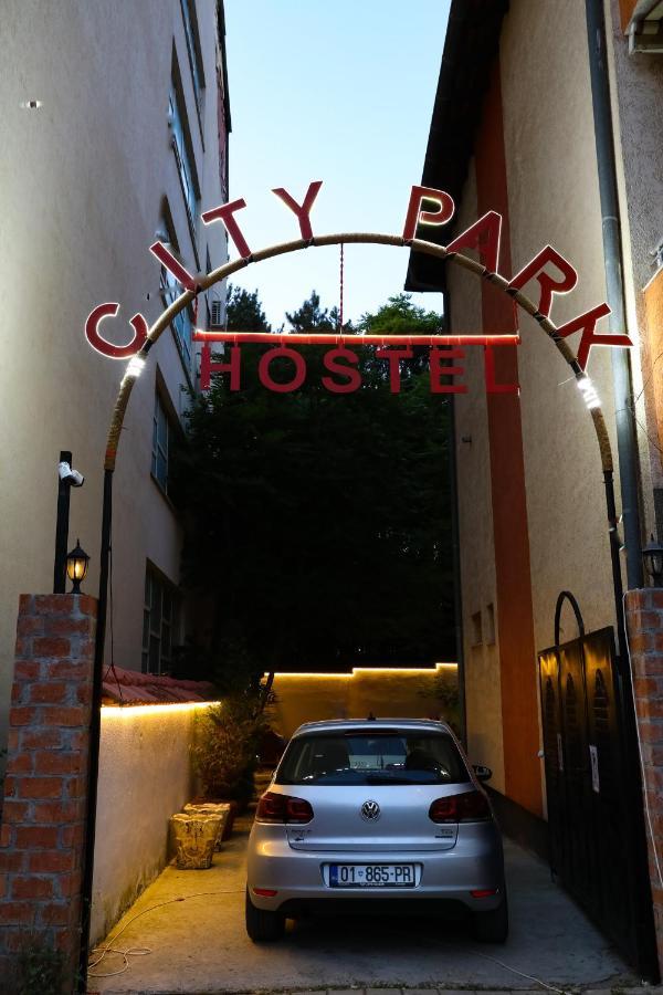 City Park Hostel Pristina Extérieur photo