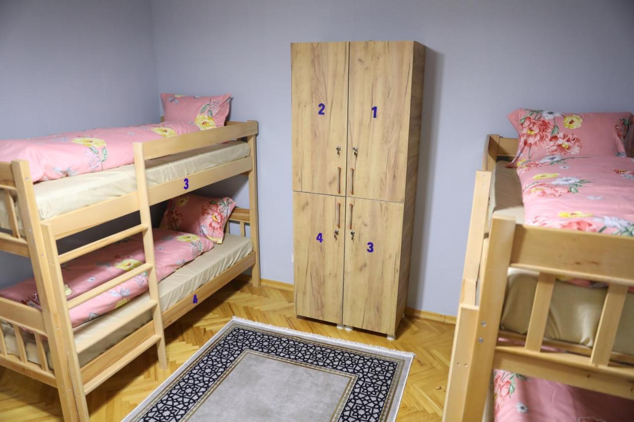 City Park Hostel Pristina Extérieur photo