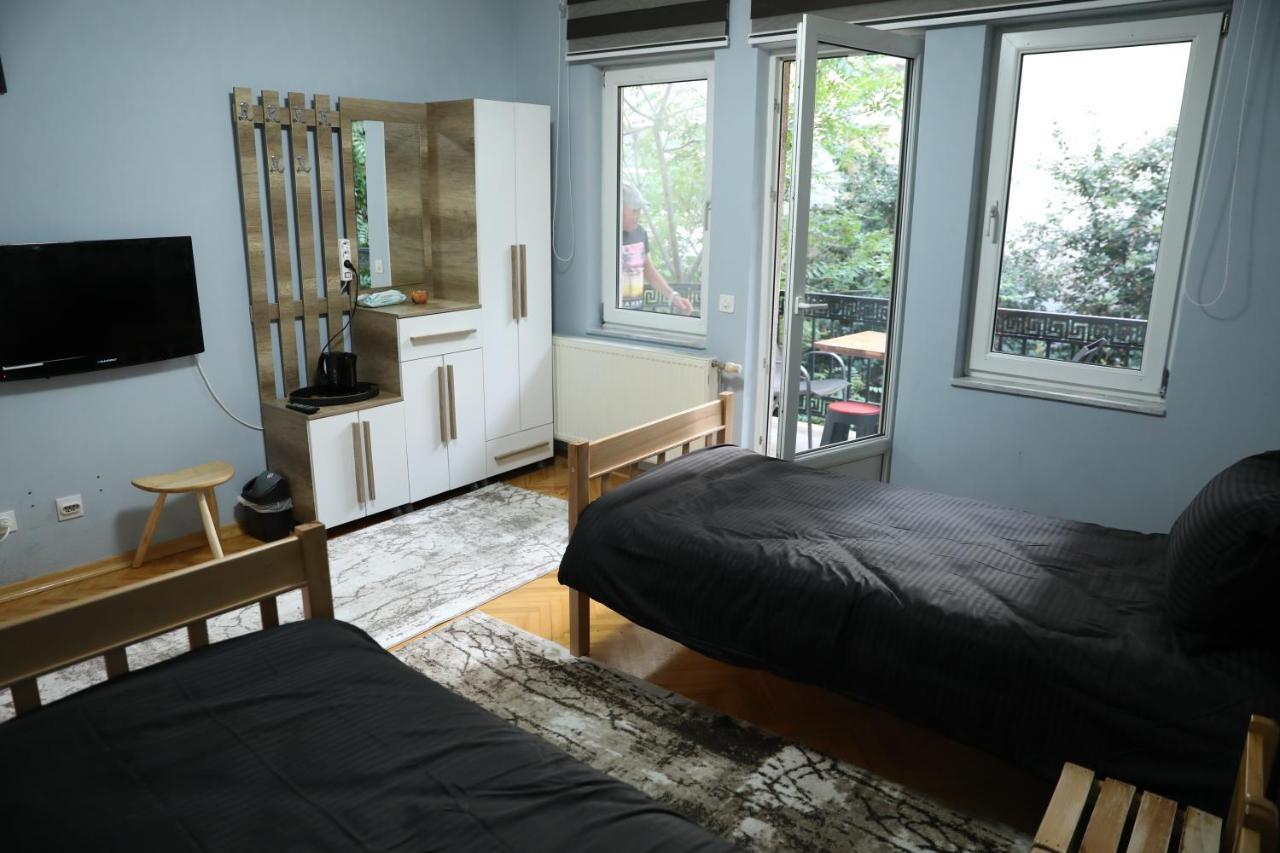 City Park Hostel Pristina Extérieur photo