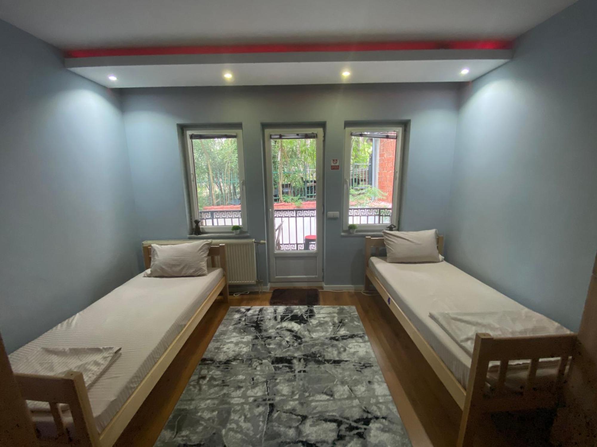 City Park Hostel Pristina Extérieur photo