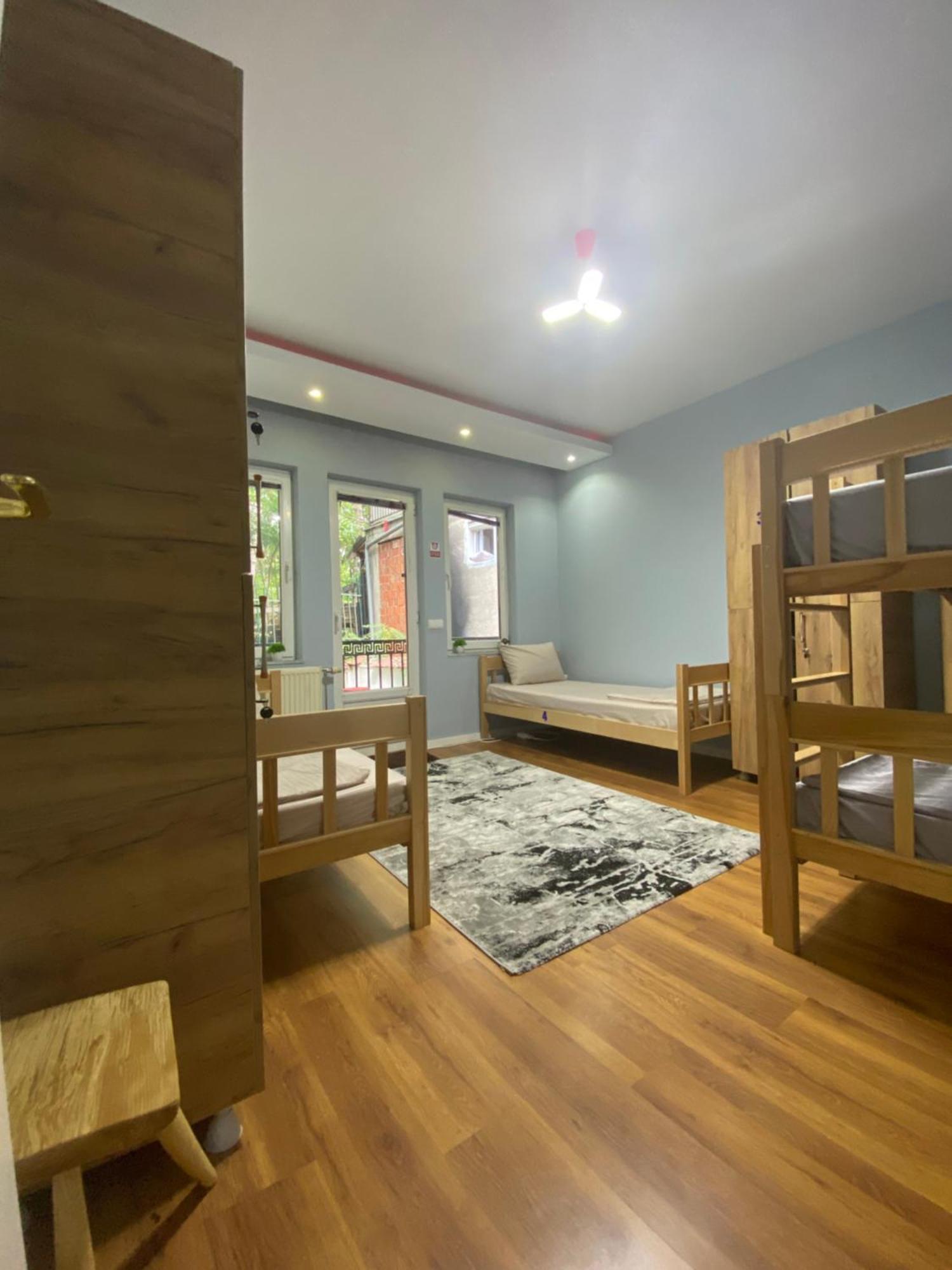 City Park Hostel Pristina Extérieur photo